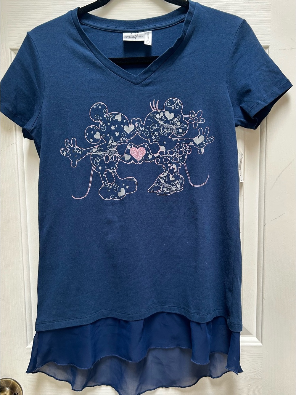 NWT DISNEY Navy V-neck Mickey & Minnie Heart Graphic Tee with Chiffon Hem Small